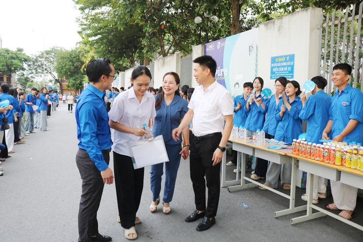 Gần 960 thí sinh xã Quốc Oai chính thức bước vào kỳ thi lớp 10- Ảnh 4.