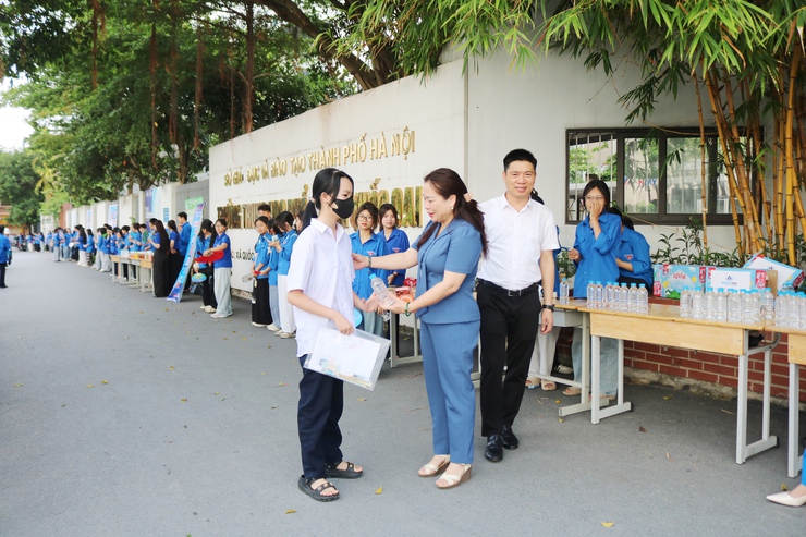 Gần 960 thí sinh xã Quốc Oai chính thức bước vào kỳ thi lớp 10- Ảnh 3.