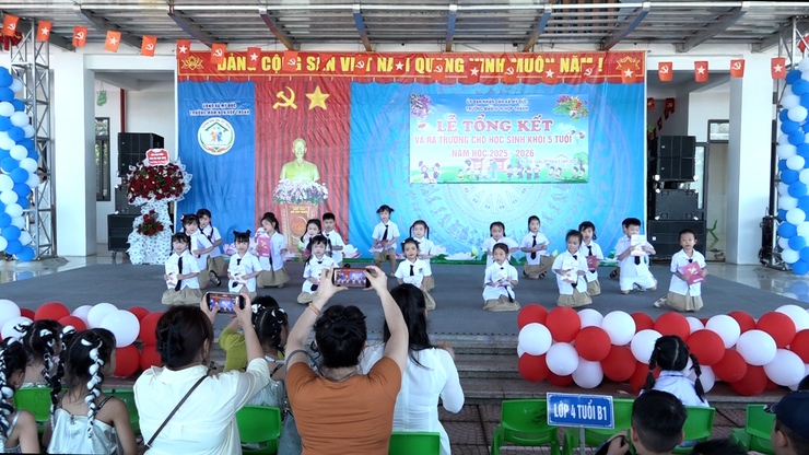 Xã Mỹ Đức thăm, tặng quà nhân dịp Tết thiếu nhi 01/6 năm 2026- Ảnh 11.