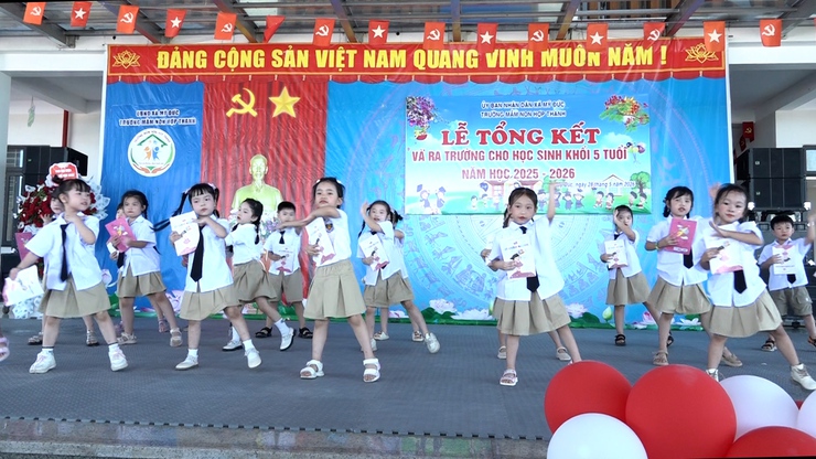 Xã Mỹ Đức thăm, tặng quà nhân dịp Tết thiếu nhi 01/6 năm 2026- Ảnh 12.