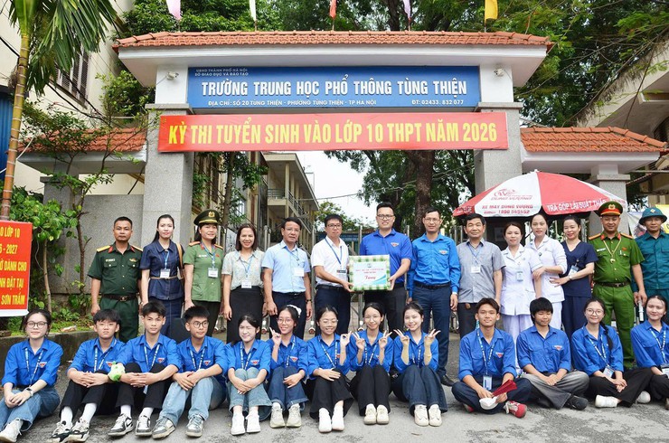 Ban chỉ đạo kỳ thi vào 10 phường Tùng Thiện kiểm tra công tác tổ chức thi và thăm, động viên lực lượng đoàn viên thanh niên tham gia tiếp sức mùa thi- Ảnh 1.
