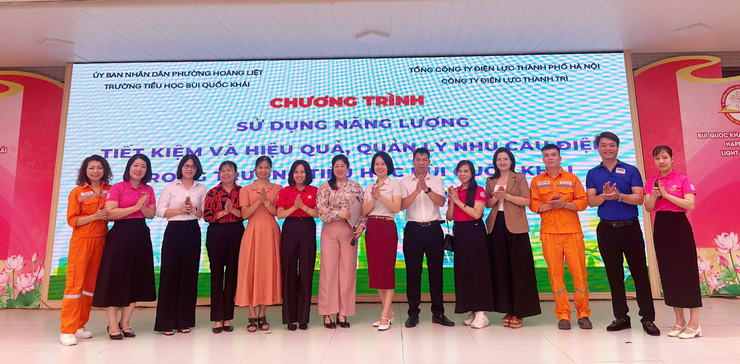 Trường Tiểu học Bùi Quốc Khái tổ chức chương trình “Sử dụng năng lượng tiết kiệm và hiệu quả, quản lý nhu cầu điện”- Ảnh 1.