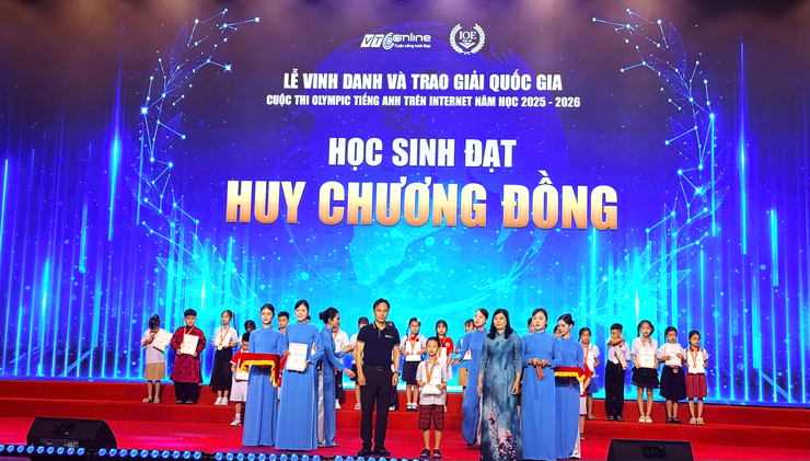 Lễ Vinh danh và trao giải cấp Quốc gia cuộc thi Olympic Tiếng Anh trên Internet (IOE) 2025-2026 tại Hà Nội - Lan tỏa tinh thần học tiếng Anh trong kỉ nguyên mới- Ảnh 1.