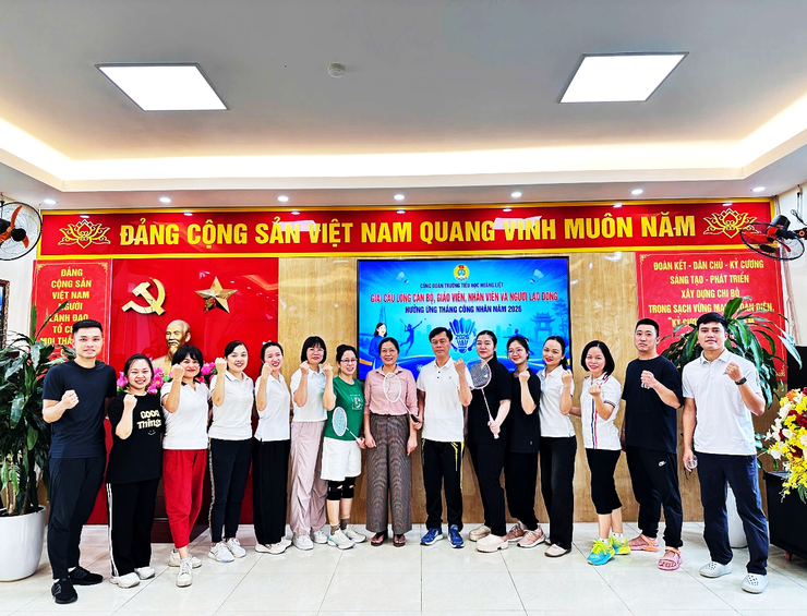 Sôi nổi Giải Cầu lông dành cho cán bộ, giáo viên, nhân viên và người lao động trường Tiểu học Hoàng Liệt - hưởng ứng Tháng Công nhân năm 2026- Ảnh 1.