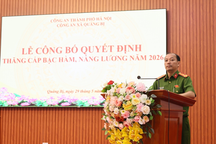 Công an xã Quảng Bị công bố Quyết định thăng cấp bậc hàm, nâng lương năm 2026 và tuyển chọn lao động hợp đồng trong CAND- Ảnh 4.