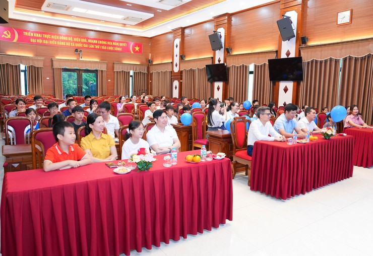 VĂN PHÒNG HĐND VÀ UBND XÃ QUỐC OAI TỔ CHỨC GẶP MẶT NHÂN DỊP QUỐC TẾ THIẾU NHI 1/6- Ảnh 2.