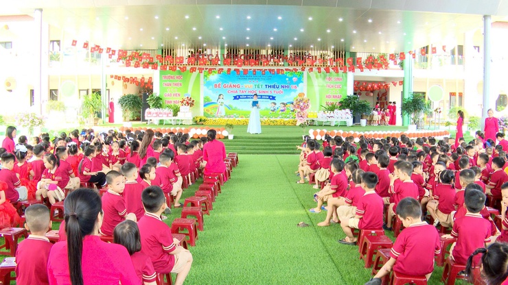 TRƯỜNG MẦM NON THƯ LÂM TỔ CHỨC BẾ GIẢNG NĂM HỌC 2025 – 2026, CHIA TAY HỌC SINH 5 TUỔI VÀ VUI TẾT THIẾU NHI 1/6- Ảnh 1.