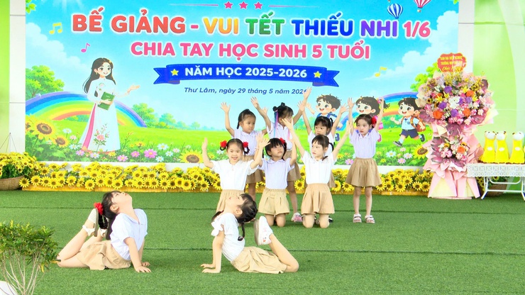 TRƯỜNG MẦM NON THƯ LÂM TỔ CHỨC BẾ GIẢNG NĂM HỌC 2025 – 2026, CHIA TAY HỌC SINH 5 TUỔI VÀ VUI TẾT THIẾU NHI 1/6- Ảnh 10.