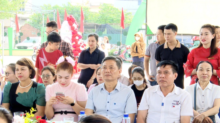 TRƯỜNG MẦM NON THƯ LÂM TỔ CHỨC BẾ GIẢNG NĂM HỌC 2025 – 2026, CHIA TAY HỌC SINH 5 TUỔI VÀ VUI TẾT THIẾU NHI 1/6- Ảnh 7.