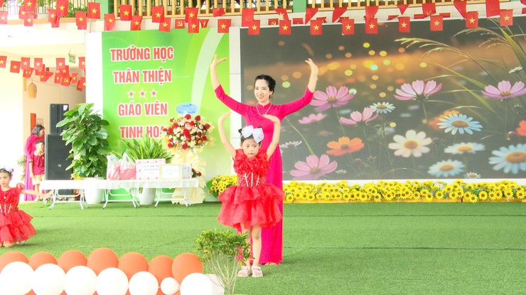 TRƯỜNG MẦM NON THƯ LÂM TỔ CHỨC BẾ GIẢNG NĂM HỌC 2025 – 2026, CHIA TAY HỌC SINH 5 TUỔI VÀ VUI TẾT THIẾU NHI 1/6- Ảnh 15.