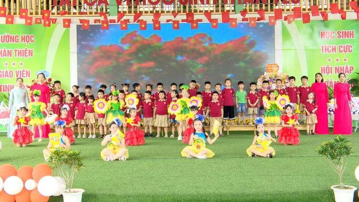TRƯỜNG MẦM NON THƯ LÂM TỔ CHỨC BẾ GIẢNG NĂM HỌC 2025 – 2026, CHIA TAY HỌC SINH 5 TUỔI VÀ VUI TẾT THIẾU NHI 1/6- Ảnh 18.