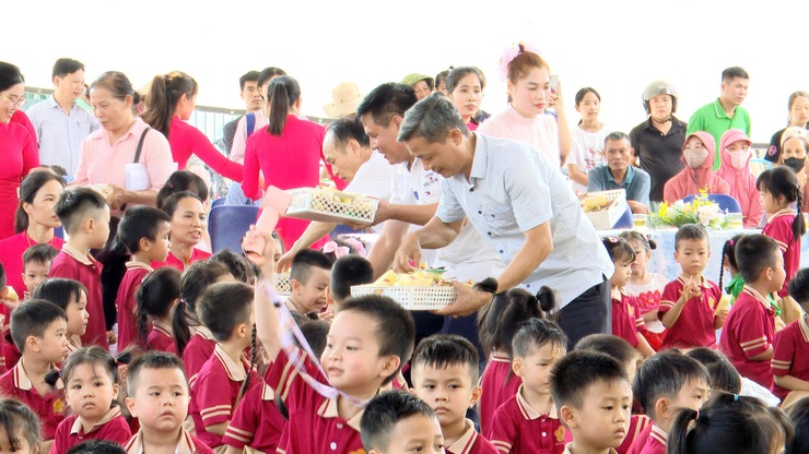 TRƯỜNG MẦM NON THƯ LÂM TỔ CHỨC BẾ GIẢNG NĂM HỌC 2025 – 2026, CHIA TAY HỌC SINH 5 TUỔI VÀ VUI TẾT THIẾU NHI 1/6- Ảnh 27.