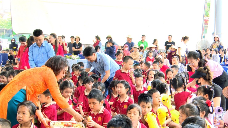 TRƯỜNG MẦM NON THƯ LÂM TỔ CHỨC BẾ GIẢNG NĂM HỌC 2025 – 2026, CHIA TAY HỌC SINH 5 TUỔI VÀ VUI TẾT THIẾU NHI 1/6- Ảnh 30.