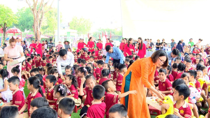 TRƯỜNG MẦM NON THƯ LÂM TỔ CHỨC BẾ GIẢNG NĂM HỌC 2025 – 2026, CHIA TAY HỌC SINH 5 TUỔI VÀ VUI TẾT THIẾU NHI 1/6- Ảnh 31.