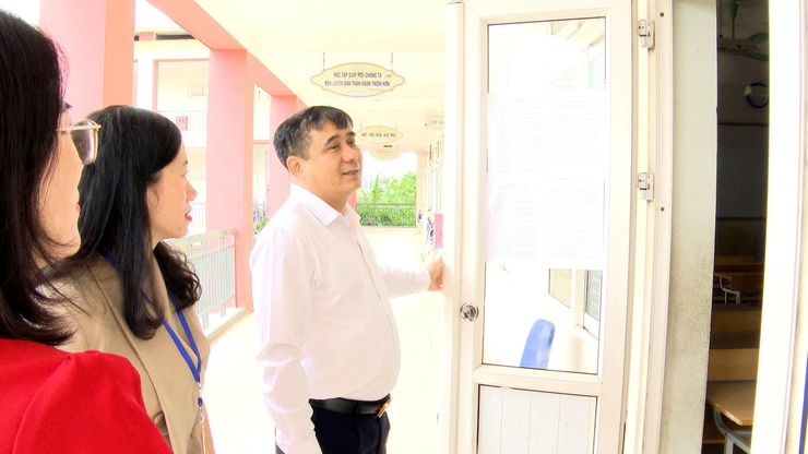 CÁC ĐỒNG CHÍ LÃNH ĐẠO XÃ THƯ LÂM THĂM, ĐỘNG VIÊN CÁC ĐIỂM THI TUYỂN SINH VÀO LỚP 10 THPT NĂM HỌC 2026 – 2027- Ảnh 1.