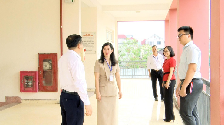 CÁC ĐỒNG CHÍ LÃNH ĐẠO XÃ THƯ LÂM THĂM, ĐỘNG VIÊN CÁC ĐIỂM THI TUYỂN SINH VÀO LỚP 10 THPT NĂM HỌC 2026 – 2027- Ảnh 2.