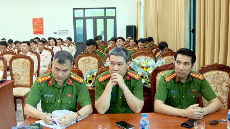 CÔNG AN XÃ THƯ LÂM TỔ CHỨC LỄ CÔNG BỐ QUYẾT ĐỊNH CỦA GIÁM ĐỐC CÔNG AN THÀNH PHỐ HÀ NỘI VỀ VIỆC THĂNG CẤP, NÂNG LƯƠNG CẤP BẬC HÀM SĨ QUAN NGHIỆP VỤ- Ảnh 3.