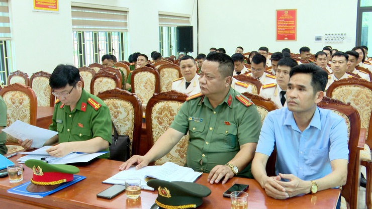 CÔNG AN XÃ THƯ LÂM TỔ CHỨC LỄ CÔNG BỐ QUYẾT ĐỊNH CỦA GIÁM ĐỐC CÔNG AN THÀNH PHỐ HÀ NỘI VỀ VIỆC THĂNG CẤP, NÂNG LƯƠNG CẤP BẬC HÀM SĨ QUAN NGHIỆP VỤ- Ảnh 4.