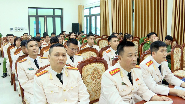 CÔNG AN XÃ THƯ LÂM TỔ CHỨC LỄ CÔNG BỐ QUYẾT ĐỊNH CỦA GIÁM ĐỐC CÔNG AN THÀNH PHỐ HÀ NỘI VỀ VIỆC THĂNG CẤP, NÂNG LƯƠNG CẤP BẬC HÀM SĨ QUAN NGHIỆP VỤ- Ảnh 6.