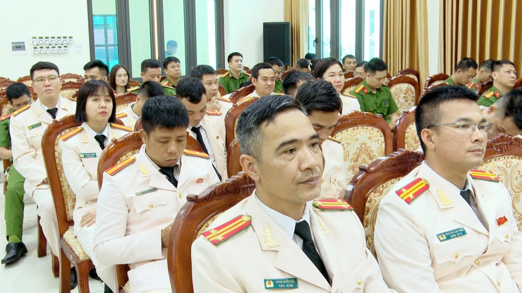 CÔNG AN XÃ THƯ LÂM TỔ CHỨC LỄ CÔNG BỐ QUYẾT ĐỊNH CỦA GIÁM ĐỐC CÔNG AN THÀNH PHỐ HÀ NỘI VỀ VIỆC THĂNG CẤP, NÂNG LƯƠNG CẤP BẬC HÀM SĨ QUAN NGHIỆP VỤ- Ảnh 7.