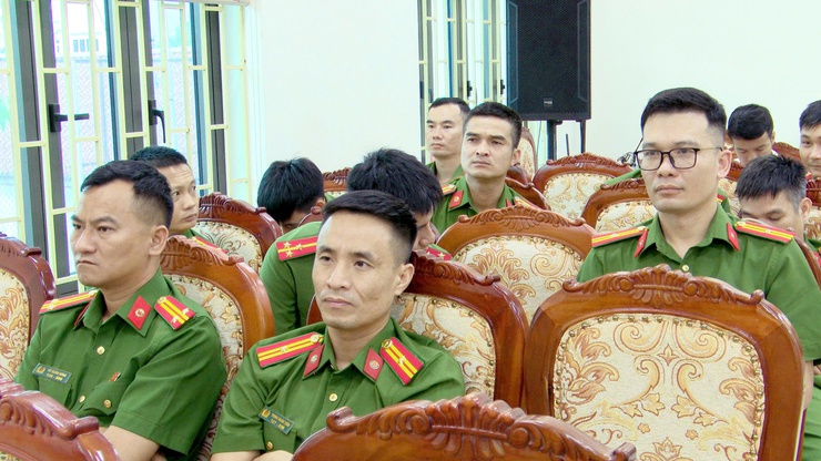 CÔNG AN XÃ THƯ LÂM TỔ CHỨC LỄ CÔNG BỐ QUYẾT ĐỊNH CỦA GIÁM ĐỐC CÔNG AN THÀNH PHỐ HÀ NỘI VỀ VIỆC THĂNG CẤP, NÂNG LƯƠNG CẤP BẬC HÀM SĨ QUAN NGHIỆP VỤ- Ảnh 18.