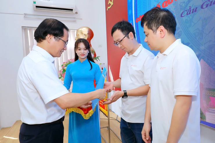 CÔNG ĐOÀN PHƯỜNG CẦU GIẤY TỔ CHỨC HỘI NGHỊ CÔNG BỐ QUYẾT ĐỊNH THÀNH LẬP 09 CÔNG ĐOÀN CƠ SỞ- Ảnh 1.