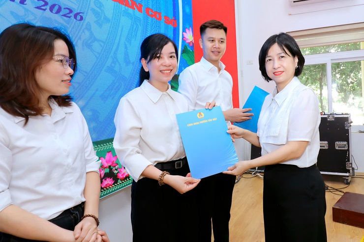 CÔNG ĐOÀN PHƯỜNG CẦU GIẤY TỔ CHỨC HỘI NGHỊ CÔNG BỐ QUYẾT ĐỊNH THÀNH LẬP 09 CÔNG ĐOÀN CƠ SỞ- Ảnh 2.