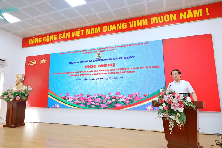 Công đoàn phường Cầu Giấy tổ chức hội nghị khen thưởng các tập thể, cá nhân có thành tích xuất sắc trong phong trào thi đua năm 2025- Ảnh 1.