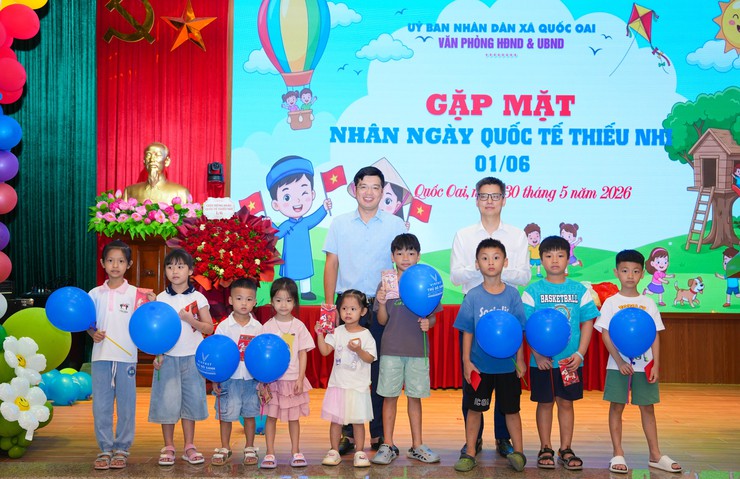VĂN PHÒNG HĐND VÀ UBND XÃ QUỐC OAI TỔ CHỨC GẶP MẶT NHÂN DỊP QUỐC TẾ THIẾU NHI 1/6- Ảnh 4.