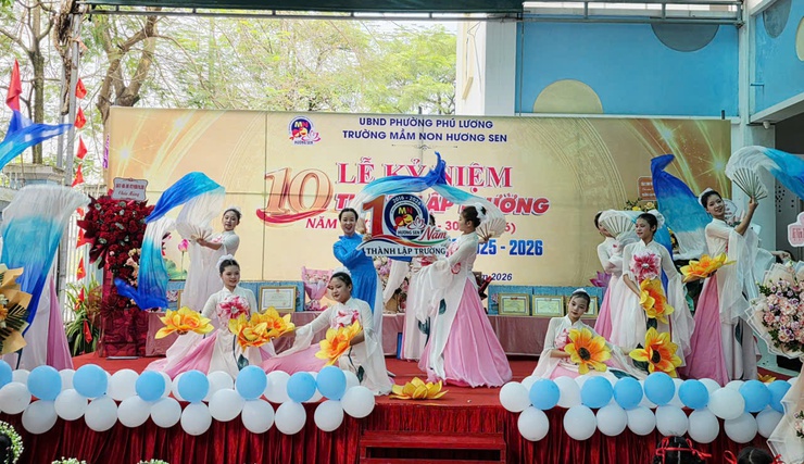 Trường Mầm non Hương Sen Kỷ niệm 10 năm thành lập : Phấn đấu xây dựng ngôi trường Hạnh phúc- Ảnh 2.