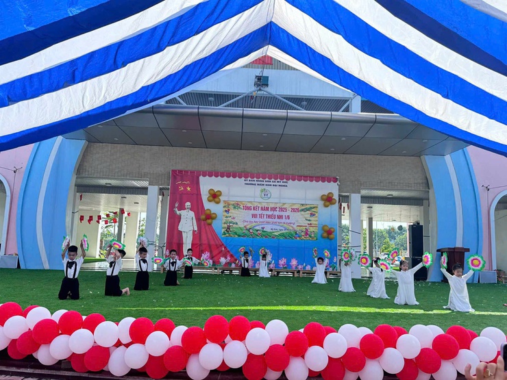 Xã Mỹ Đức thăm, tặng quà nhân dịp Tết thiếu nhi 01/6 năm 2026- Ảnh 1.