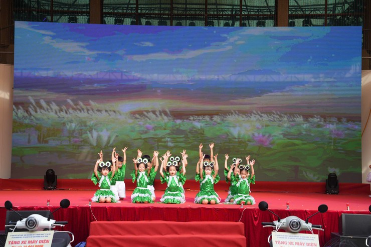 Phường Hai Bà Trưng tổ chức Chương trình “ Thắp sáng những ước mơ xanh”, phát động Tháng hành động vì trẻ em và khai mạc Hè năm 2026.- Ảnh 6.