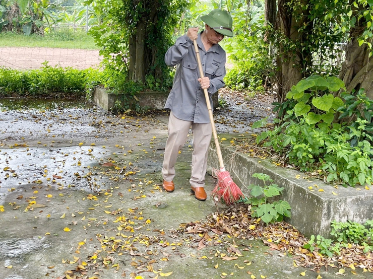 Tổ dân phố 16, 17 đồng loạt ra quân tổng dọn vệ sinh môi trường trên địa bàn khu dân cư- Ảnh 3.