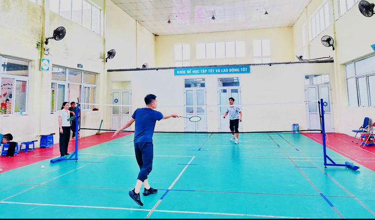 Sôi nổi Giải Cầu lông dành cho cán bộ, giáo viên, nhân viên và người lao động trường Tiểu học Hoàng Liệt - hưởng ứng Tháng Công nhân năm 2026- Ảnh 3.