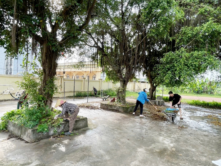 Tổ dân phố 16, 17 đồng loạt ra quân tổng dọn vệ sinh môi trường trên địa bàn khu dân cư- Ảnh 6.