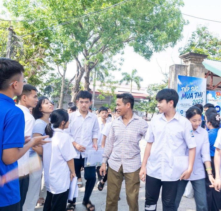 738 thí sinh hoàn thành ngày thi đầu tiên Kỳ thi tuyển sinh vào lớp 10 tại điểm thi THPT Trần Đăng Ninh- Ảnh 3.