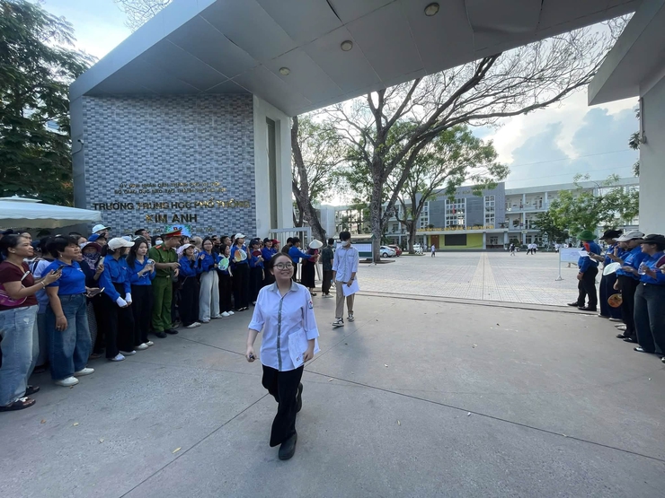Ngày thi đầu tiên Kỳ thi tuyển sinh vào lớp 10 THPT năm học 2026-2027 trên địa bàn xã Nội Bài diễn ra an toàn, nghiêm túc- Ảnh 1.