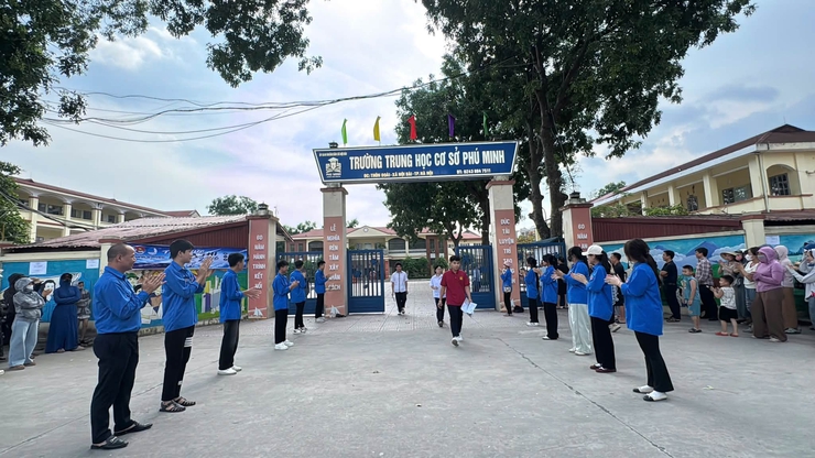 Ngày thi đầu tiên Kỳ thi tuyển sinh vào lớp 10 THPT năm học 2026-2027 trên địa bàn xã Nội Bài diễn ra an toàn, nghiêm túc- Ảnh 3.