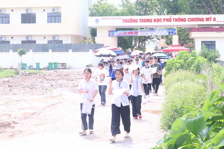 Phản ánh tại kỳ thi tuyển sinh vào 10 THPT tại điểm trường THPT Chương Mỹ B- Ảnh 1.