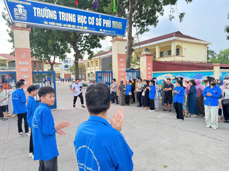 Ngày thi đầu tiên Kỳ thi tuyển sinh vào lớp 10 THPT năm học 2026-2027 trên địa bàn xã Nội Bài diễn ra an toàn, nghiêm túc- Ảnh 4.