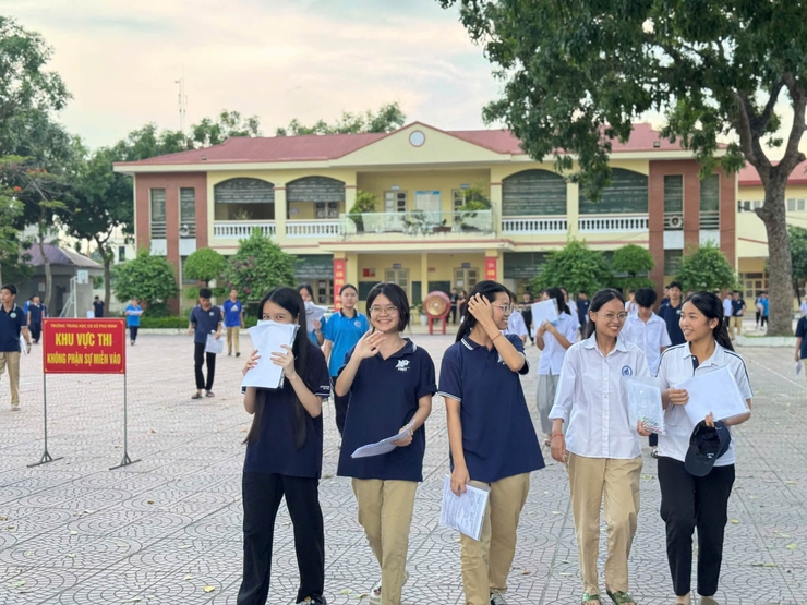 Ngày thi đầu tiên Kỳ thi tuyển sinh vào lớp 10 THPT năm học 2026-2027 trên địa bàn xã Nội Bài diễn ra an toàn, nghiêm túc- Ảnh 9.