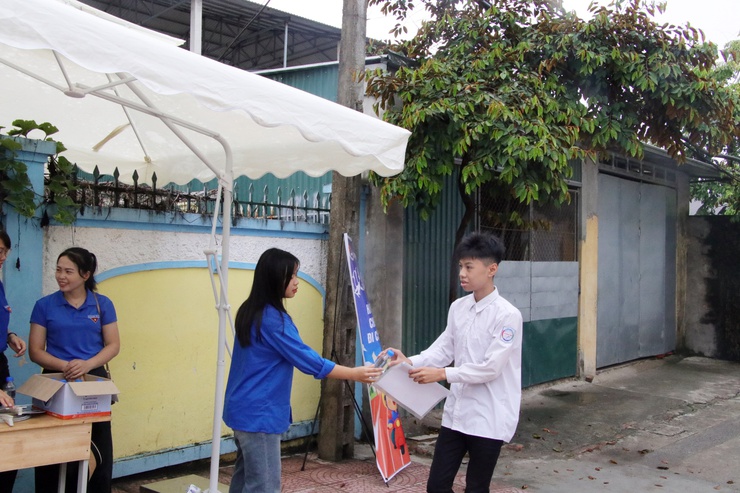 XÃ TRẦN PHÚ: THÍ SINH BÌNH TĨNH, TỰ TIN TRONG NGÀY THI ĐẦU TIÊN KỲ THI TUYỂN SINH VÀO LỚP 10 THPT NĂM HỌC 2026-2027- Ảnh 6.