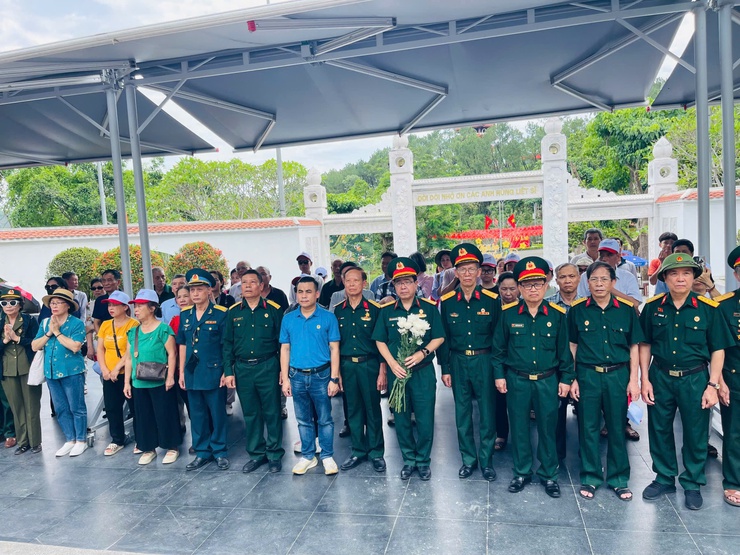 HỘI CỰU CHIẾN BINH PHƯỜNG CẦU GIẤY TỔ CHỨC CHƯƠNG TRÌNH "HÀ NỘI – QUẢNG TRỊ – ĐẢO CỒN CỎ", THĂM LẠI CHIẾN TRƯỜNG XƯA- Ảnh 2.