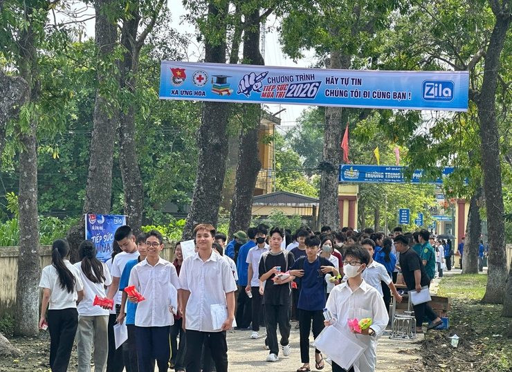 THÍ SINH XÃ ỨNG HÒA PHẤN KHỞI SAU MÔN THI ĐẦU TIÊN KỲ THI TUYỂN SINH VÀO LỚP 10 THPT NĂM HỌC 2026 – 2027.- Ảnh 1.