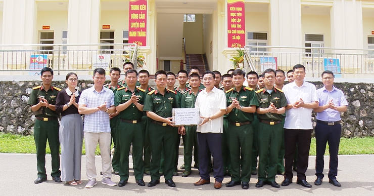 LÃNH ĐẠO XÃ ỨNG HÒA THĂM, ĐỘNG VIÊN TÂN BINH TẠI CÁC ĐƠN VỊ HUẤN LUYỆN.- Ảnh 2.