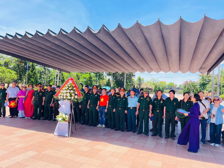 HỘI CỰU CHIẾN BINH PHƯỜNG CẦU GIẤY TỔ CHỨC CHƯƠNG TRÌNH "HÀ NỘI – QUẢNG TRỊ – ĐẢO CỒN CỎ", THĂM LẠI CHIẾN TRƯỜNG XƯA- Ảnh 1.