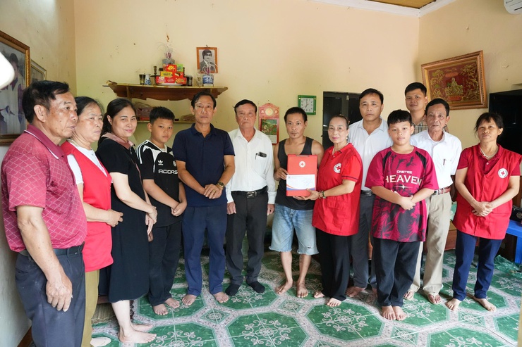 PHƯỜNG SƠN TÂY TRAO HỖ TRỢ SINH KẾ BỀN VỮNG CHO 4 HỘ GIA ĐÌNH CÓ HOÀN CẢNH KHÓ KHĂN- Ảnh 2.