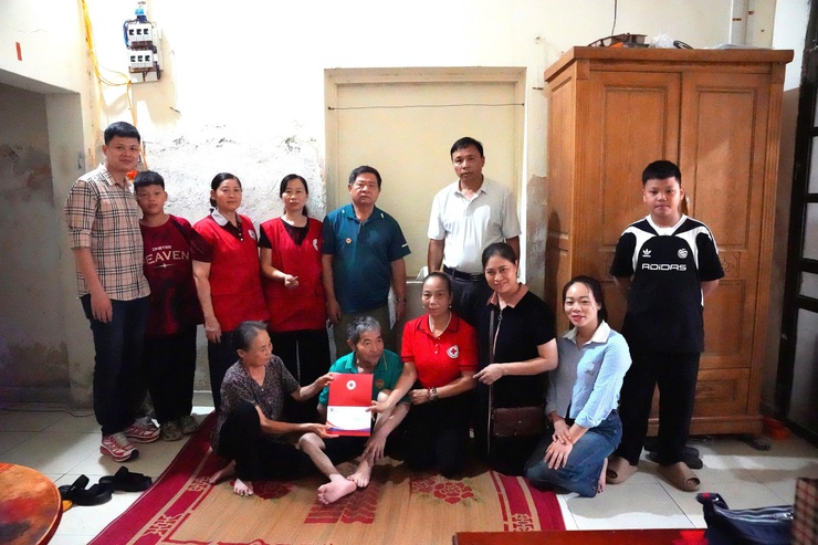 PHƯỜNG SƠN TÂY TRAO HỖ TRỢ SINH KẾ BỀN VỮNG CHO 4 HỘ GIA ĐÌNH CÓ HOÀN CẢNH KHÓ KHĂN- Ảnh 3.