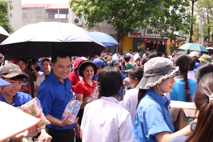 30 tình nguyện viên ra quân “Tiếp sức mùa thi”. Đồng hành cùng thí sinh trong kỳ thi vào lớp 10- Ảnh 2.
