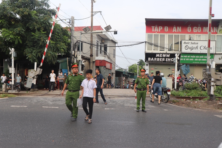 Ngày đầu kỳ thi tuyển sinh vào lớp 10 tại điểm thi Trường THPT Phú Xuyên A diễn ra an toàn, đúng quy chế- Ảnh 5.